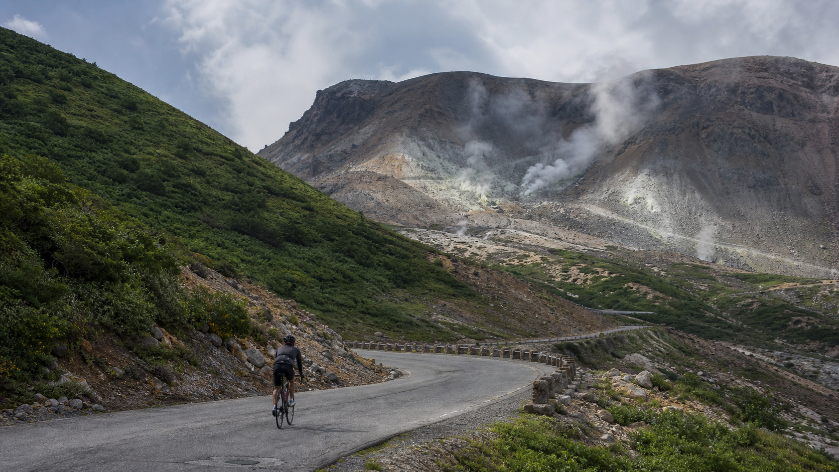 開湯一千三百年的火山公路：那須-峠の茶屋的溫泉、傳說與荒原騎行