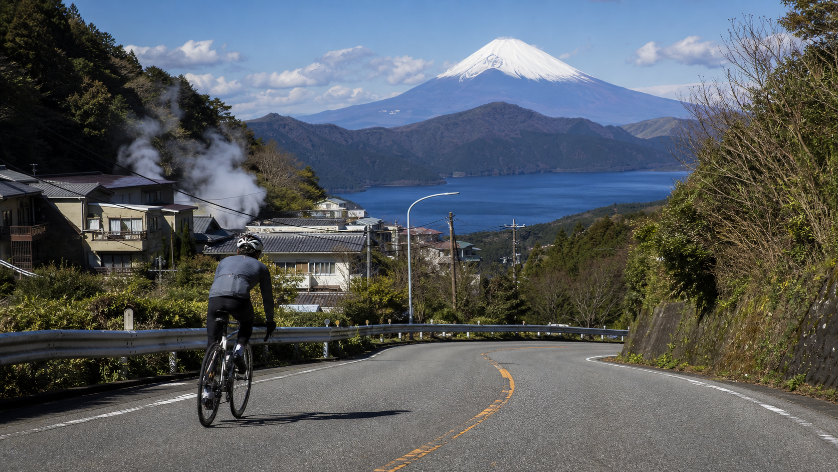 En montant la route du Hakone Ekiden : la route nationale 1, la ville thermale et le Fuji vu du lac Ashi