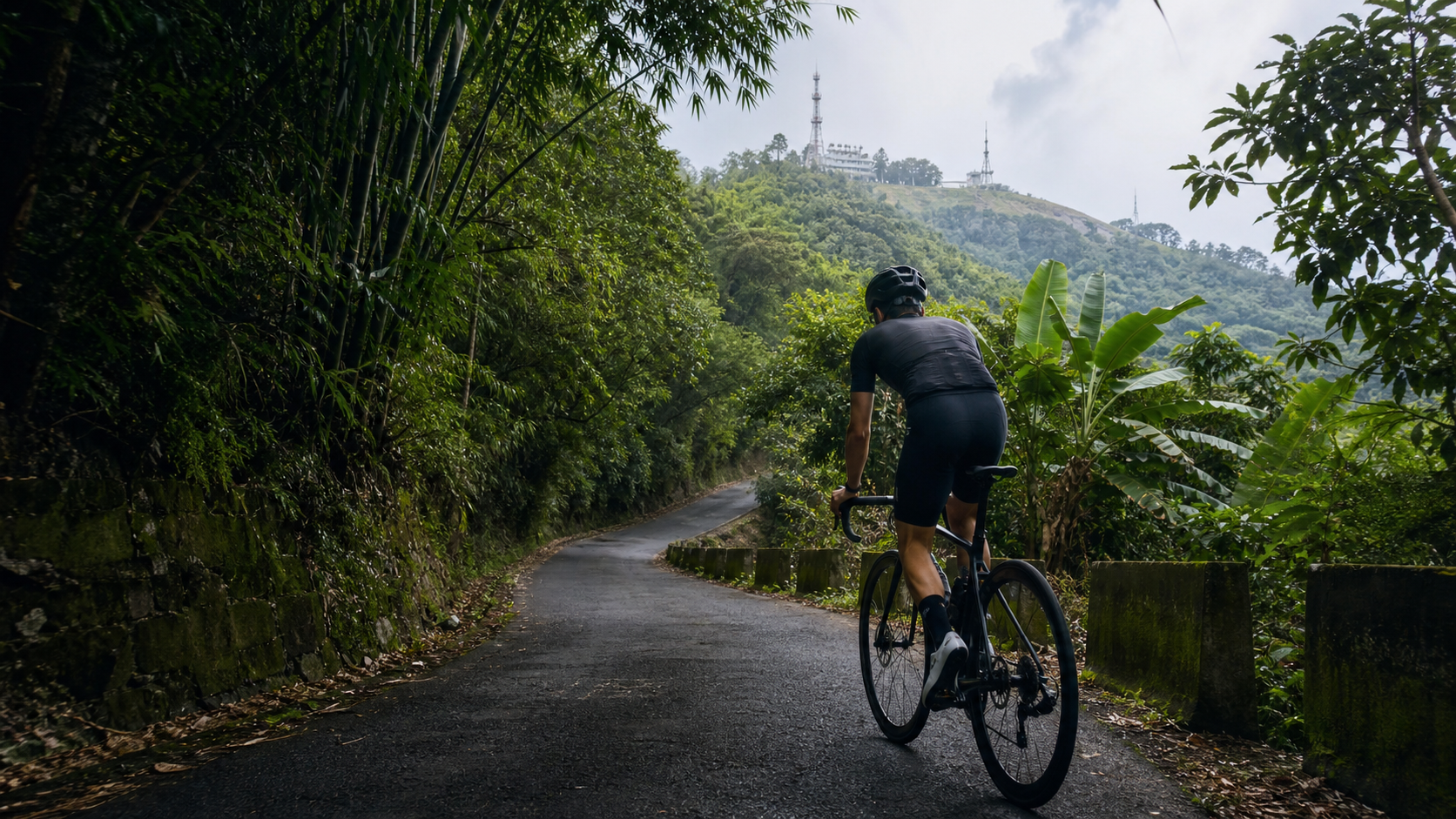 Jiji Mountain Relay Station Guide: A 1,000-Meter Hard Climb Hidden Beneath the Green Tunnel — Pacing Guide